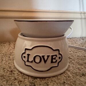 Scentsy White Ceramic ‘LOVE’ Wax Warmer